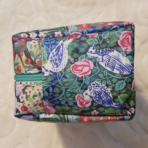 Nathalie Lete Wash Bag with Body Cream & Body Wash - Picture 3 of 5